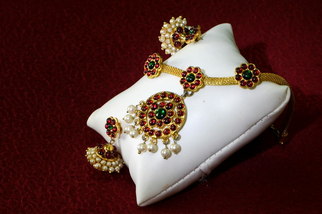 Kundan necklace set with ruby and emerald stones